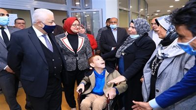 وزير التربية والتعليم يتفقد مركز تأهيل ذوى الاحتياجات الخاصة بالعاشر من رمضان