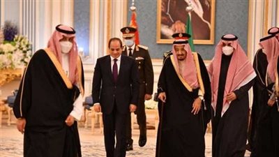 الرئيس السيسي يجرى جولة بمعرض الدفاع العالمى بالرياض