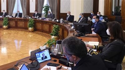 مدبولي يستعرض الصورة النهائية للاستراتيجية الوطنية لتنمية صناعة السيارات