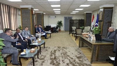 محافظ السويس يلتقي بالمسئولين عن صحة أبناء المحافظة