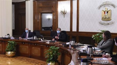 رئيس الوزراء يستعرض إجراءات احتواء تداعيات الأزمة الروسية الأوكرانية