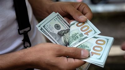 4 نصائح ذهبية للمصريين بعد ارتفاع سعر الدولار.. 