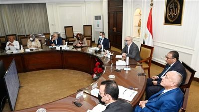 وزير الإسكان يتابع موقف تنفيذ وحدات مشروع 