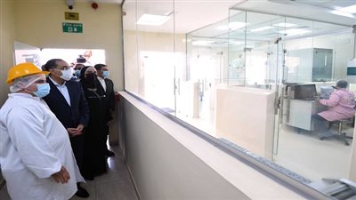 مدبولي يزور عددًا من مصانع المنتجات الغذائية بالمنطقة الاستثمارية