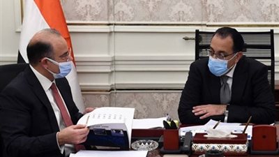 رئيس الوزراء يلتقى رئيس مجلس إدارة البورصة المصرية