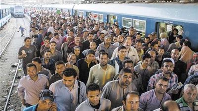 المترو يرفع الطوارئ ويدفع بقطارات إضافية لمواجهة الزحام قبل الإفطار