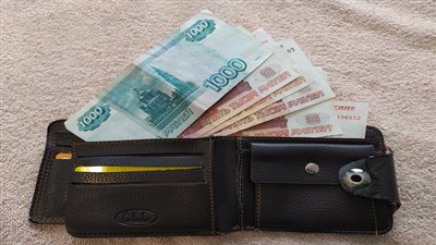 البنك المركزي الروسى يخفف قيود بيع الدولار للأفراد