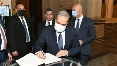 وزير الإنتاج الحربي يحضر قداس عيد القيامة بالكاتدرائية