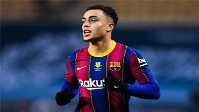 انتهاء موسم سيرجينيو ديست ظهير برشلونة بسبب الإصابة