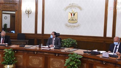 رئيس الوزراء يتابع تنفيذ مشروعات الإسكان والطرق والمحاور بالإسكندرية