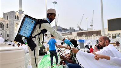 الحرمين: توزيع 2 مليون لتر من ماء زمزم ليلة ختم القرآن