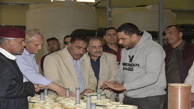 محافظ مطروح يتفقد محطات تحلية مياه البحر بالرميلة 