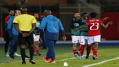 نهاية الشوط الأول.. الأهلي يتقدم بهدف على وفاق سطيف