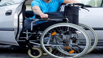 الجمارك توافق على طلب السماح لأقارب الدرجة الثانية بقيادة سيارة المعاق