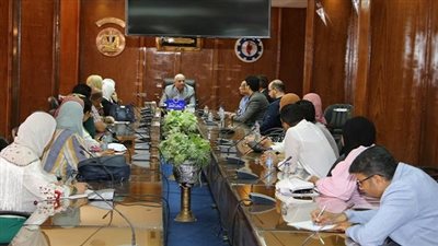 محافظ السويس يلتقي أعضاء مجلس النواب بالمحافظة