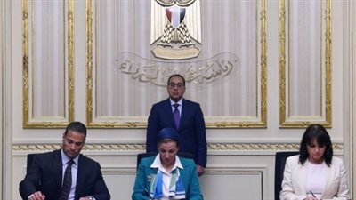 رئيس الوزراء يشهد توقيع مذكرة تفاهم لإقامة مشروع لتصنيع بدائل البلاستيك
