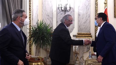 رئيس الوزراء يستقبل رئيس مجلس إدارة اتحاد المصارف العربية