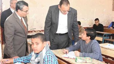 التعليم توجه بالتصدى للغش ومحاولات تسريب الأسئلة بامتحان الإعدادية