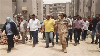 محافظ السويس يتابع أعمال رفع كفاءة المدن السكنية القديمة بالمحافظة 