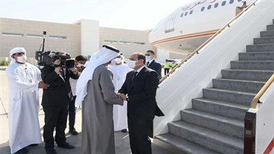 الرئيس يعود للقاهرة بعد تقديم واجب العزاء فى وفاة الشيخ خليفة بن زايد