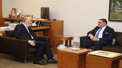 سفير مصر بلبنان يبحث مع رئيس حزب القوات اللبنانية آخر التطورات السياسية