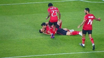 15 دقيقة.. الأهلي يتقدم على وفاق سطيف بهدف عبد القادر