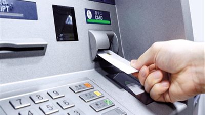 قصة صرف ماكينة ATM أموال ضخمة بالخطأ للمواطنين