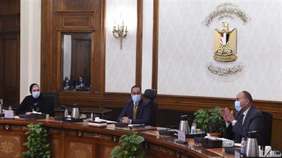 مدبولي يتابع تنفيذ توجيهات الرئيس بتيسير إجراءات استيراد مستلزمات الإنتاج