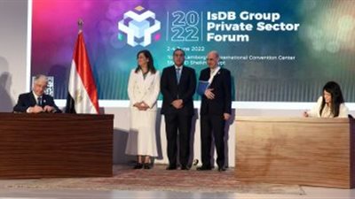 رئيس الوزراء يشهد توقيع اتفاقية لتمويل استيراد السلع الأساسية