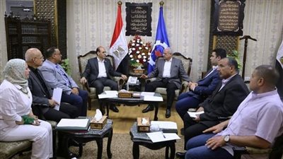 محافظ السويس يلتقي أعضاء مجلس الشيوخ