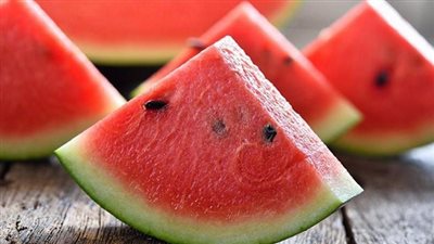 الحكومة تنفى شائعة انتشار بطيخ وخوخ وطماطم مسممة فى الأسواق