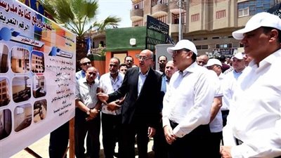 رئيس الوزراء يتفقد مدرستى 