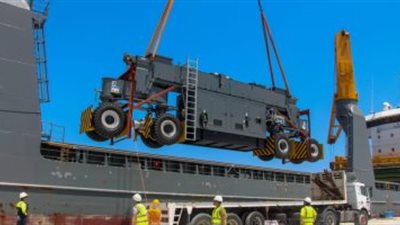 ميناء الإسكندرية يستقبل الدفعة الأولى من أوناش الساحة العملاقة