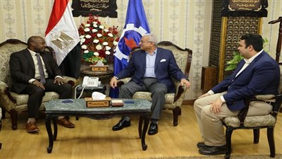 محافظ السويس يستقبل القنصل المملكة العربية السعودية