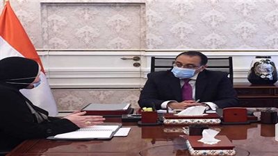 مدبولي يستعرض مع وزيرة التجارة والصناعة فعاليات منتدى 