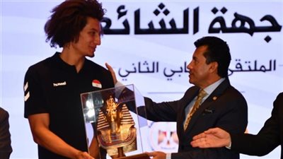 وزير الرياضة يُكرم علي زين لاعب المنتخب المصري لكرة اليد
