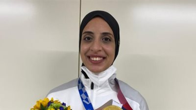 فريال أشرف تطير للسعودية لأداء فريضة الحج