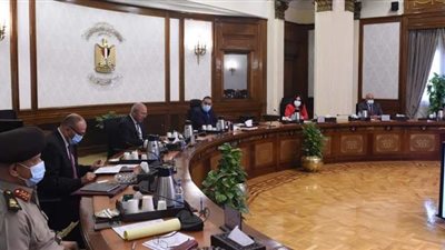 رئيس الوزراء يتابع توفير المواد الخام المحجرية لتنفيذ القطار الكهربائى