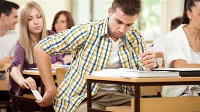 التعليم تضبط محاولات غش بامتحانى الفيزياء والتاريخ للثانوية العامة