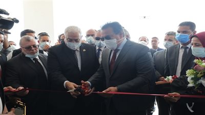 وزير التعليم العالي ورئيس جامعة مدينة السادات يفتتحان عددًا من المنشآت الجديدة بالجامعة