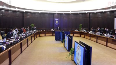 رئيس الوزراء يتابع برنامج الطروحات الحكومية فى البورصة