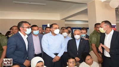 رئيس الوزراء يتفقد قافلة جامعة طنطا بوادى النطرون بمحافظة البحيرة 