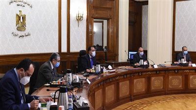 مدبولى يتابع خطط ربط الكهرباء مع دول الجوار