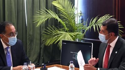 رئيس الوزراء يتابع عدد من المشروعات مع الرئيس التنفيذى للهيئة العامة للاستثمار