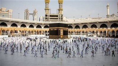 الحكومة تعلن تسجيل شركات السياحة لبدء موسم العمرة