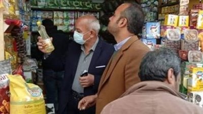 ضبط 1886 عبوة مواد غذائية فاسدة داخل مخزن