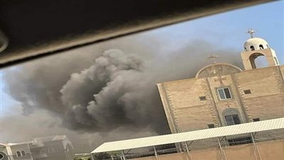 الدفع بـ4 سيارات إسعاف لموقع حريق كنيسة الأنبا بيشوى بالمنيا