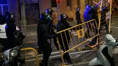 إصابة 10 أشخاص جراء التدافع على متن قطار فى إسبانيا