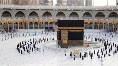 وزير السياحة والآثار يعتمد الضوابط المنظمة لرحلات العمرة