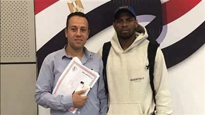 الأمريكي تو هولواي لاعب سلة الزمالك يصل القاهرة